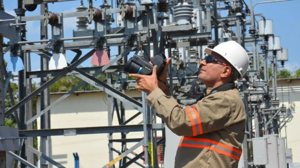 Confira os bairros que devem ficar sem energia hoje (30/12) em Manaus