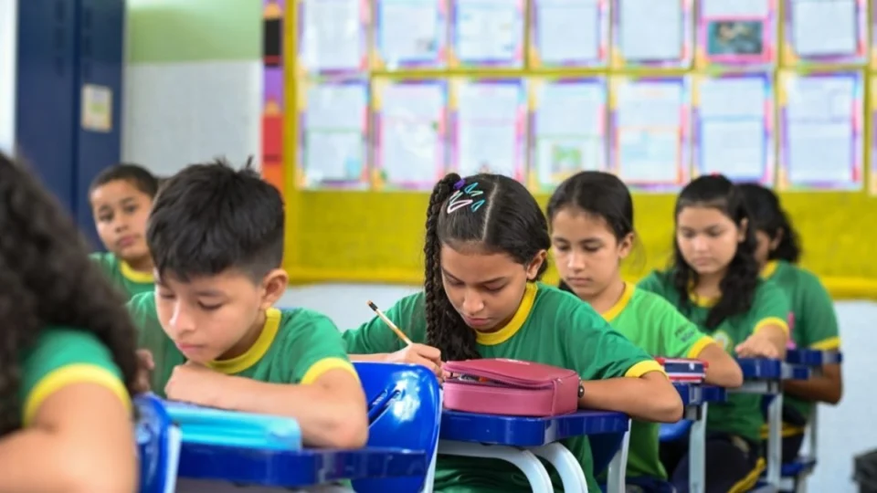 MP reforça recomendação contra o uso de celular em escolas de Roraima