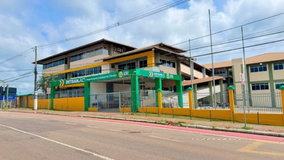 Detran/AC divulga calendário de licenciamento de veículos para 2025; veja datas