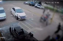VÍDEO: veja momento em que carro invade distribuidora de bebidas em Palmas