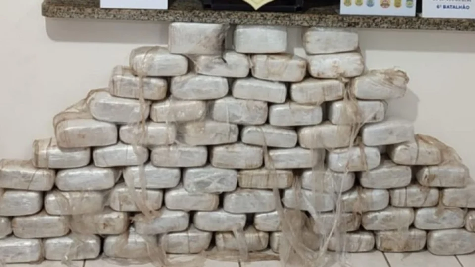 Polícia apreende mais de 72 kg de drogas em operação em Cruzeiro do Sul; suspeito fugiu