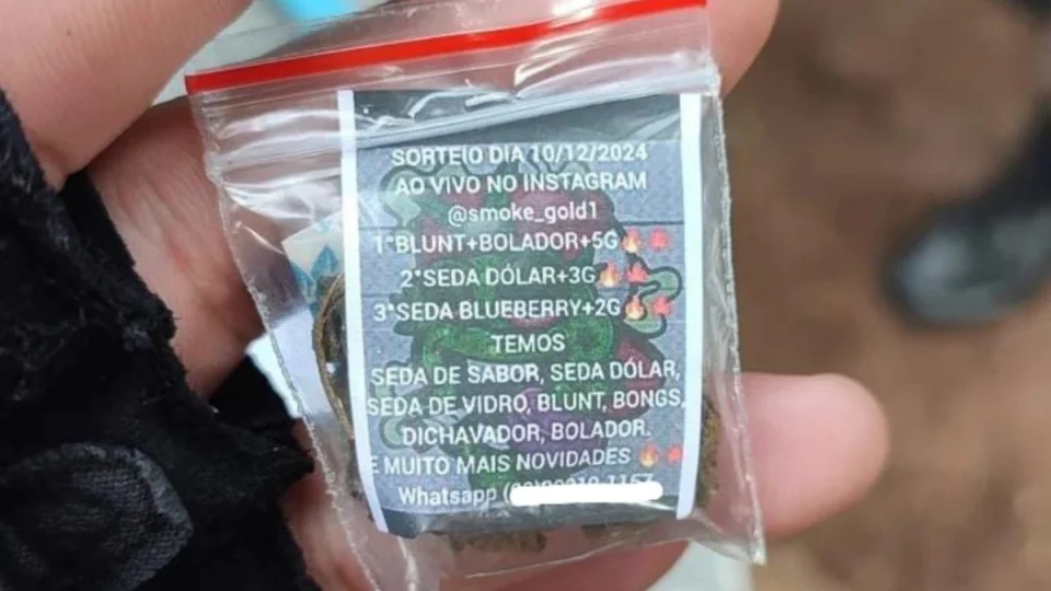 Sorteio do crime: polícia apreende drogas com aviso inusitado em Manaus