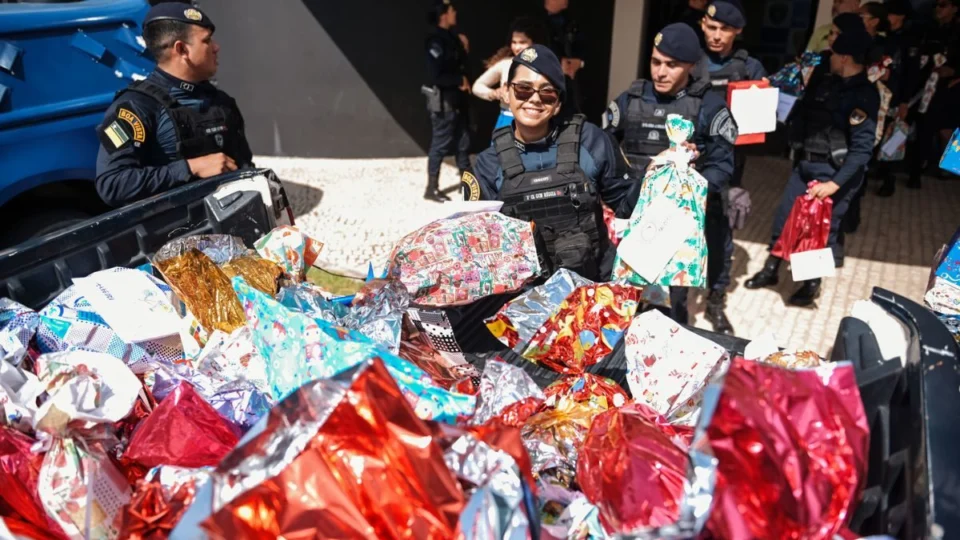 Natal em Boa Vista: 200 crianças recebem presentes de Guarda Municipal
