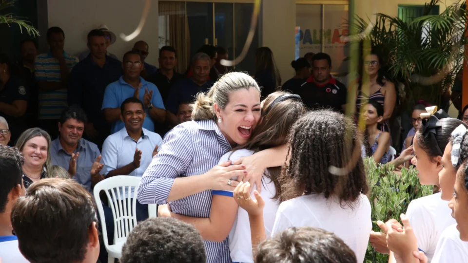 Prefeita de Palmas homologa concurso da Educação