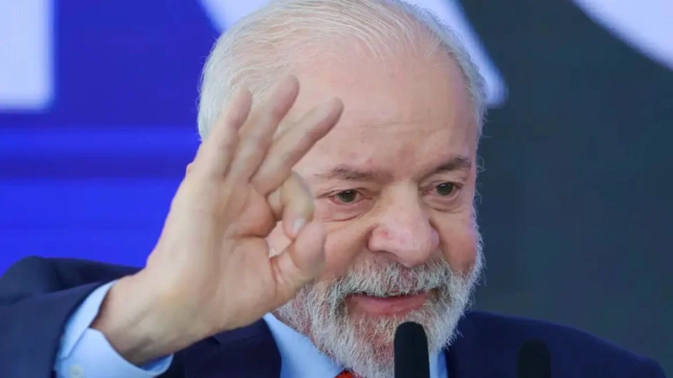 Boletim médico: Lula segue internado em cuidados semi-intensivos