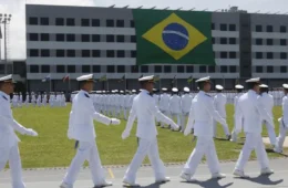 Slogan de campanha da Marinha divide opiniões