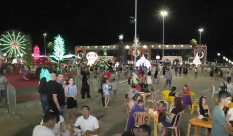 Natal de Luz no Tocantins atrai gente de todas as idades à Praça dos Girassóis; veja programação