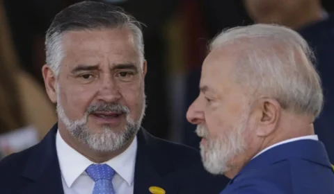 Troca na Secom: Lula se reune com Pimenta nesta terça (7) com possibilidade de mudanças