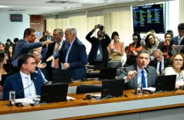 Pedido de vista adia votação da PEC das Praias