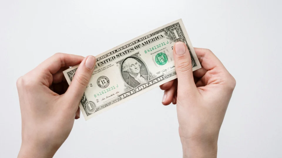 Dólar hoje: cotação atinge recorde e fecha em R$ 6,26; entenda os motivos da alta