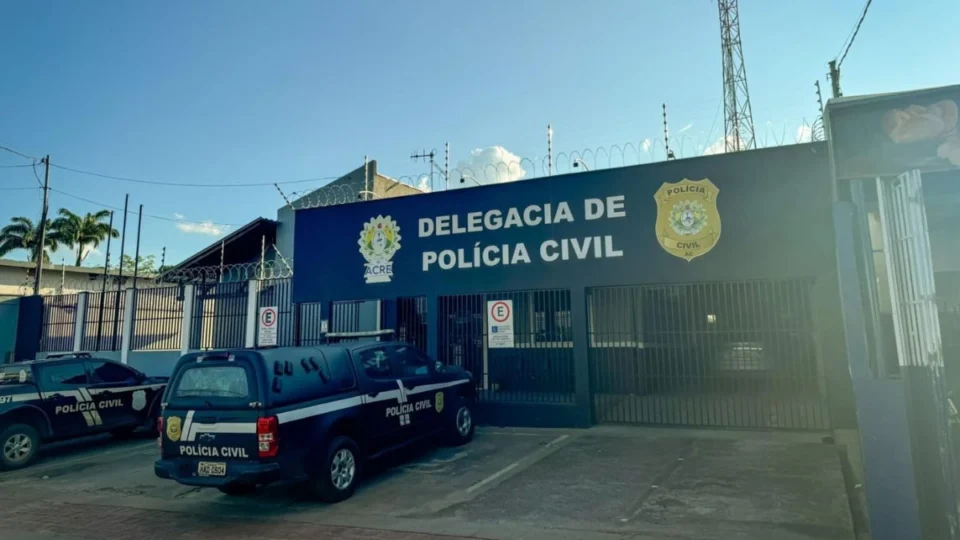 Corpo de idoso é encontrado em estado de decomposição dentro de casa, em Rio Branco