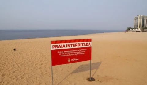 Praia da Ponta Negra vai continuar proibida para banho durante as festividades em Manaus