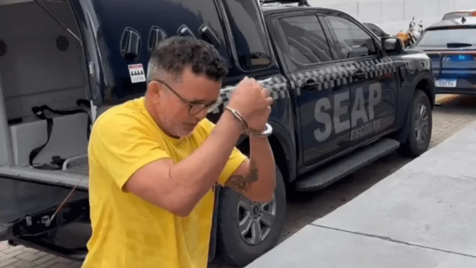 Professor de jiu-jitsu preso po estrupo fica em silêncio durante depoimento em Manaus