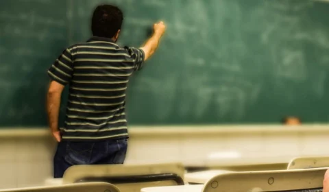 MEC reajusta piso salarial dos professores em 6,27%; veja novo valor