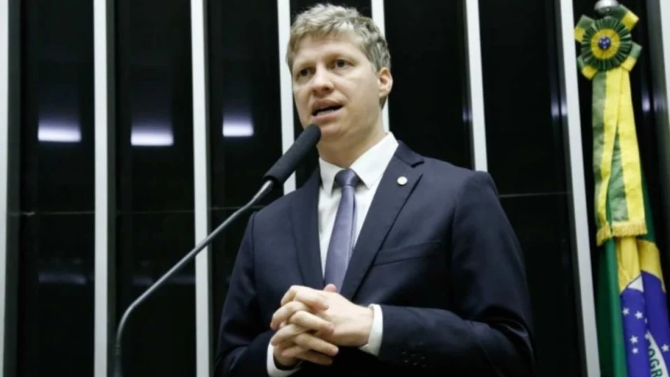 ‘Absurdo e inconstitucional’, diz Van Hattem sobre inquérito da PF