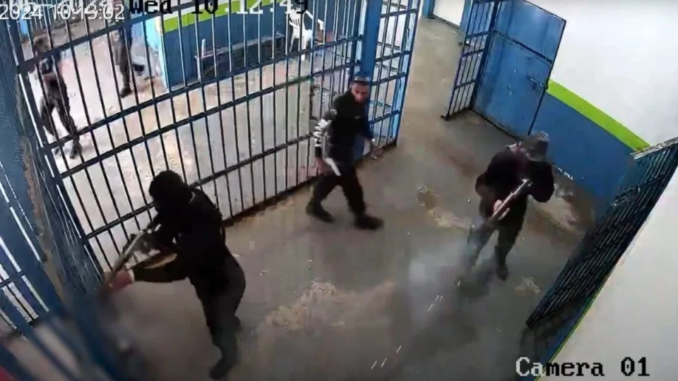 VÍDEO: Câmeras flagram operação que terminou em morte de detento em RR