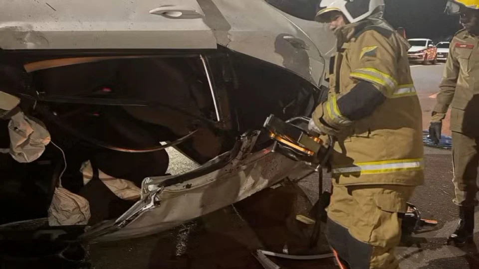 Duas mulheres ficam feridas após carro capotar na BR-364, em Rio Branco