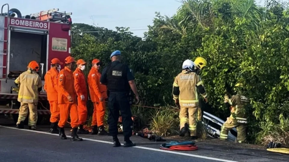 Mulher e criança morrem em acidente na BR-174 em Mucajaí