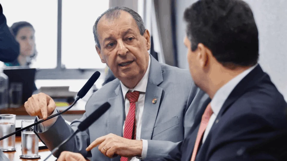 Omar Aziz projeta crescimento da indústria no AM e construção de novo porto em Manaus