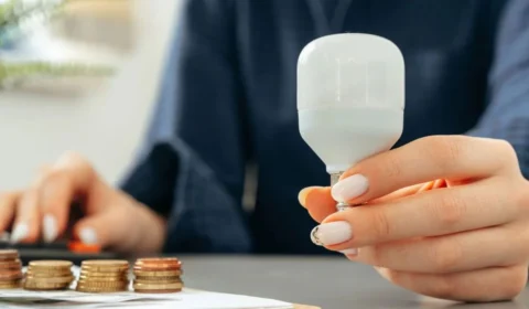 Conta de luz vai ficar mais barata em fevereiro; entenda