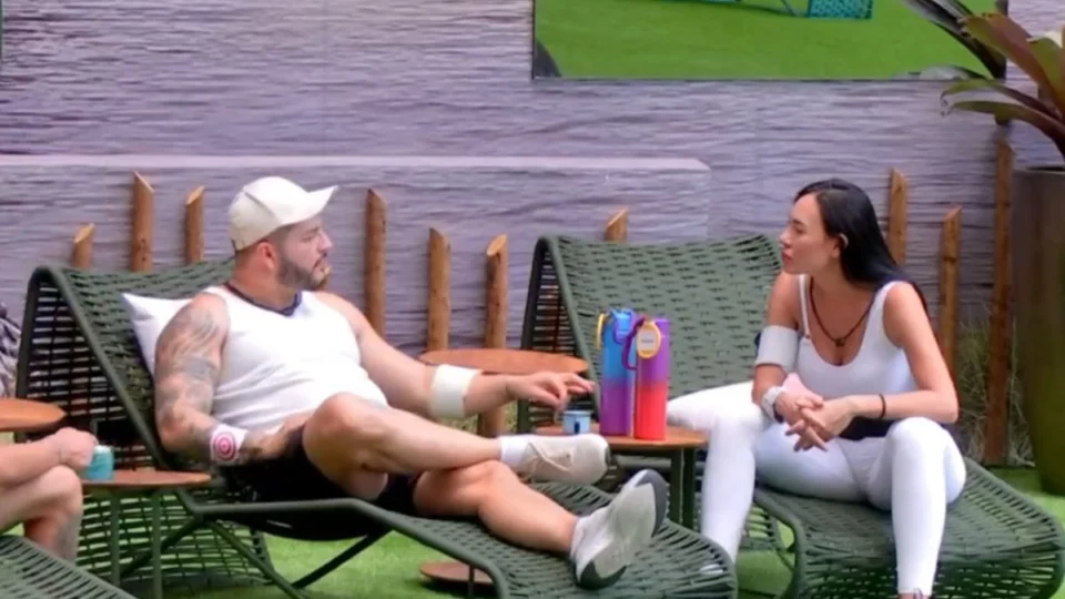 BBB 25: Arleane se irrita e discute com Marcelo após se sentir excluída: ‘Meu querer importa’