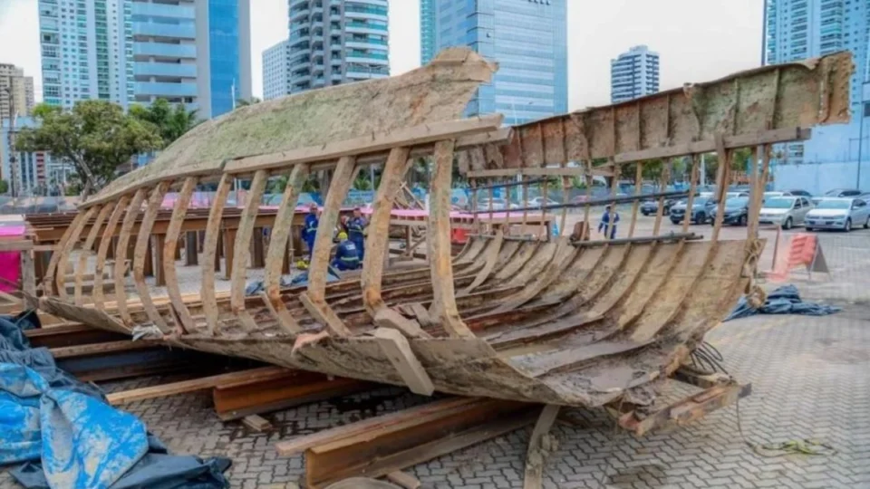 DESCOBERTA: barco do século XIX é encontrado durante obras para a COP30 em Belém