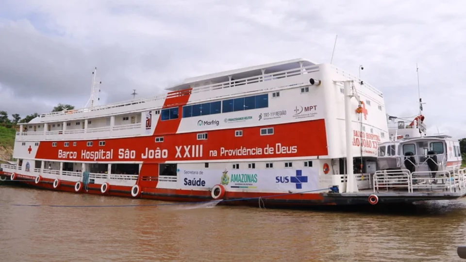 Barco Hospital leva atendimento médico para comunidades do Amazonas; confira datas
