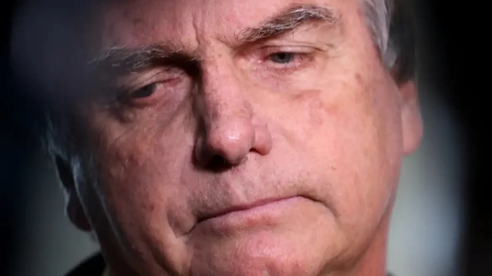 Bolsonaro sobre decisão de Moraes: ‘posso fugir agora, qualquer um pode’