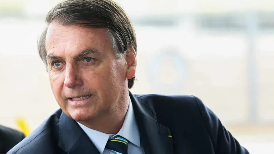 Bolsonaro diz que Lula tenta ‘mudar a história’ após pedido para incluir impeachment de Dilma