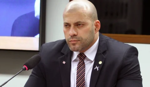 PF apreende arma de fogo de Daniel Silveira