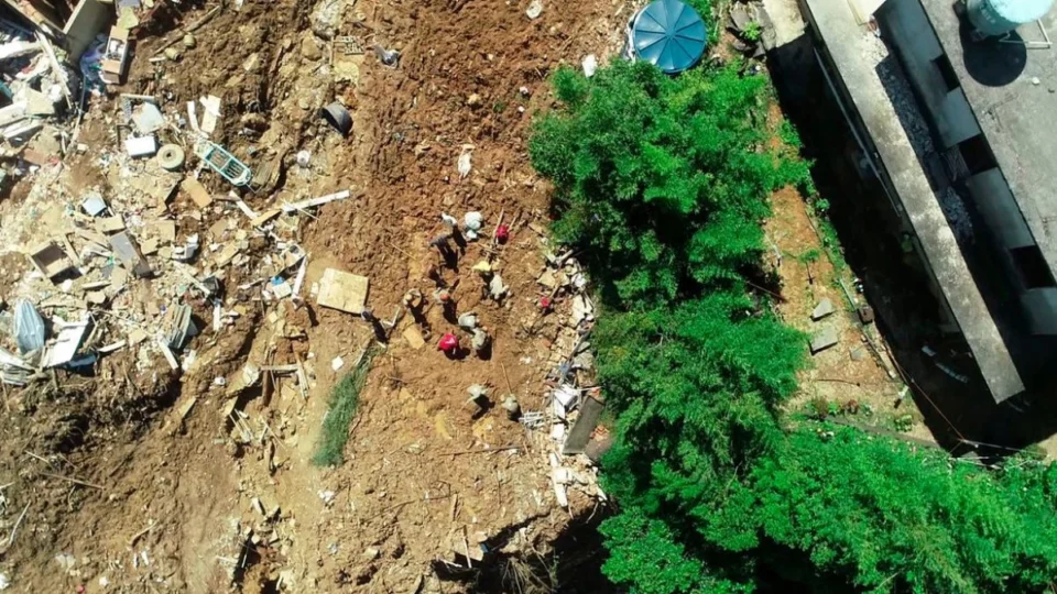 Drones vão multar quem jogar lixo nas ruas do DF; entenda como vai funcionar