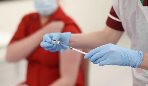 Vacina da dengue em Rio Branco pode custar mais de R$ 600 em clínicas; confira