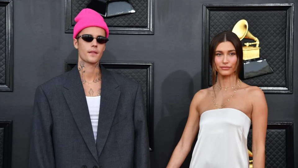 Crise? Justin Bieber deixa de seguir Hailey e gera boatos sobre casamento