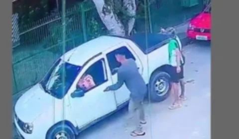 Criminosos roubam carro e atiram contra homem na zona Norte de Manaus; veja vídeo
