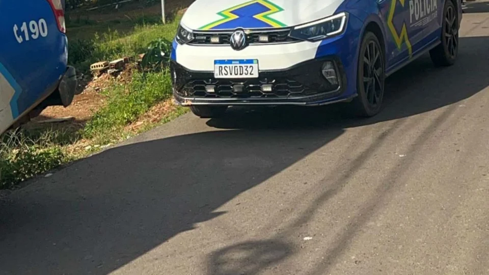 Homem com tornozeleira desligada tenta matar a irmã e foge em Rondônia