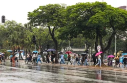 Inmet emite alerta de chuvas intensas para vários estados do país e da região Norte