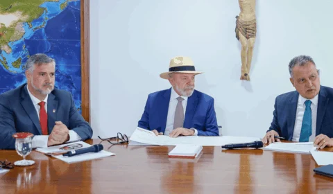 Lula se reúne com ministros no Palácio do Planalto após cirurgia