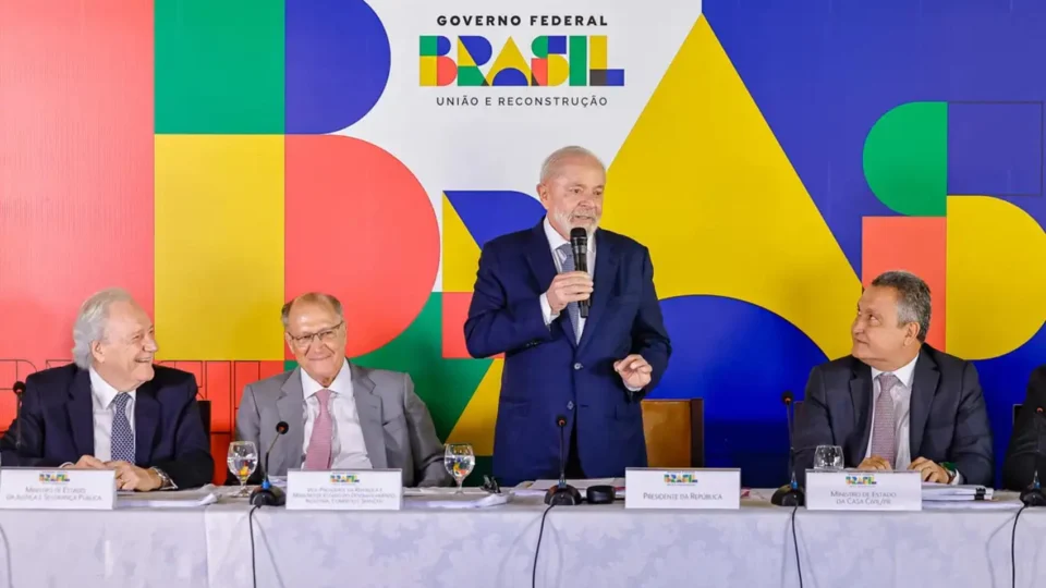 Lula define a prioridade do governo em 2025: ‘reconstrução, união e comida barata’