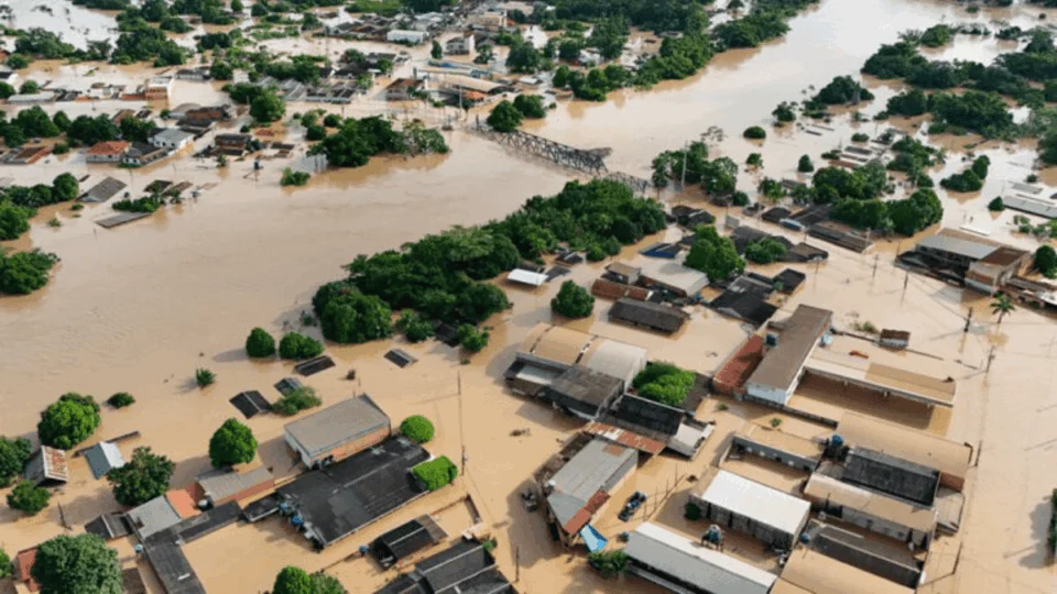 Chuvas intensas: como se proteger de alagamentos, raios e quedas de árvores