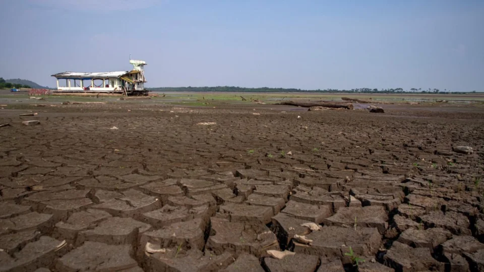 Seca 2025: turismo resiste à estiagem na Amazônia e ao colapso ambiental