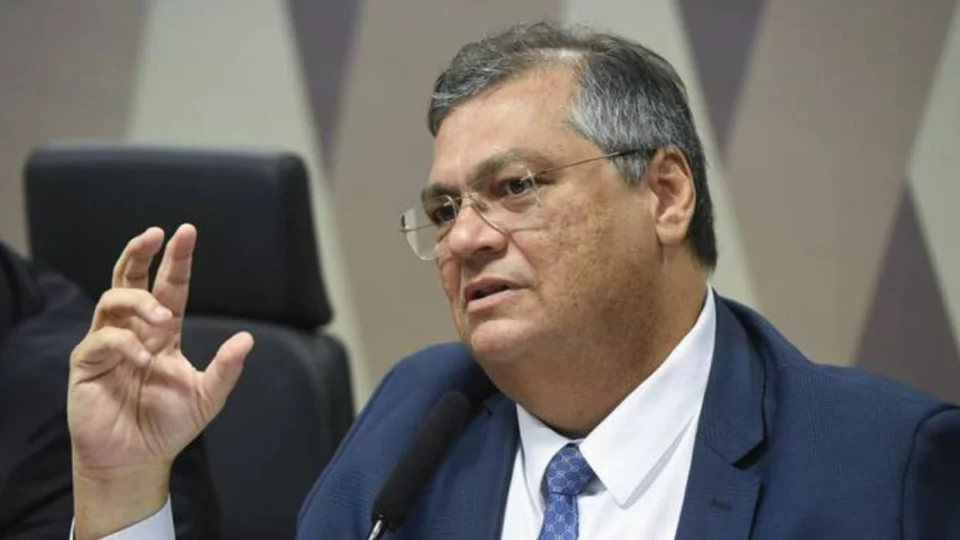 Dino determina suspensão de repasses de emendas para ONGs