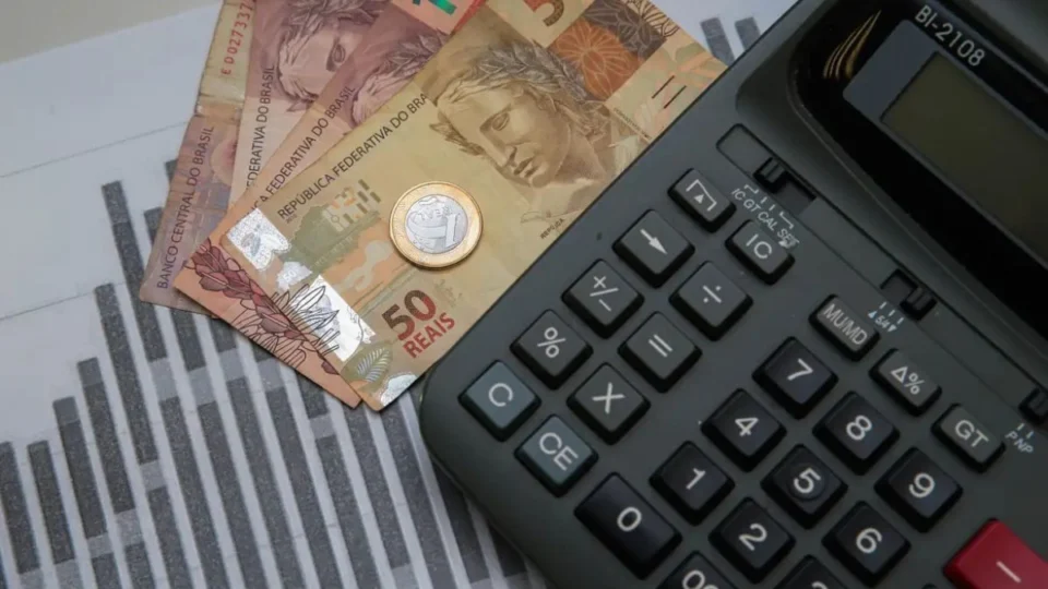 Teto dos juros do consignado do INSS sobe para 1,8% ao mês
