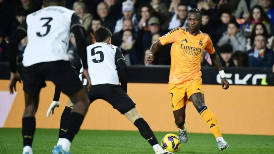 Vinicius Júnior é expulso por agressão em jogo de Real Madrid x Valencia
