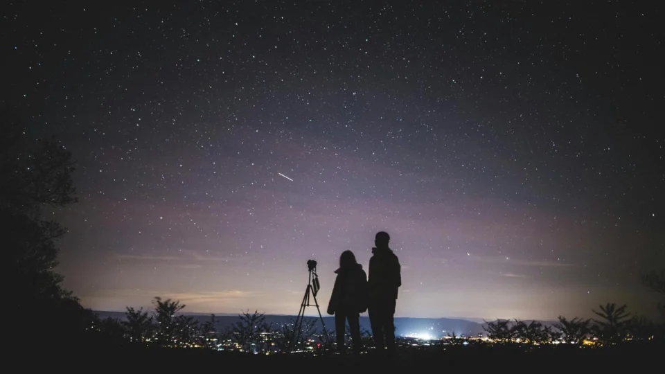 Fenômeno raro ilumina o céu do Brasil e passa despercebido pela maioria