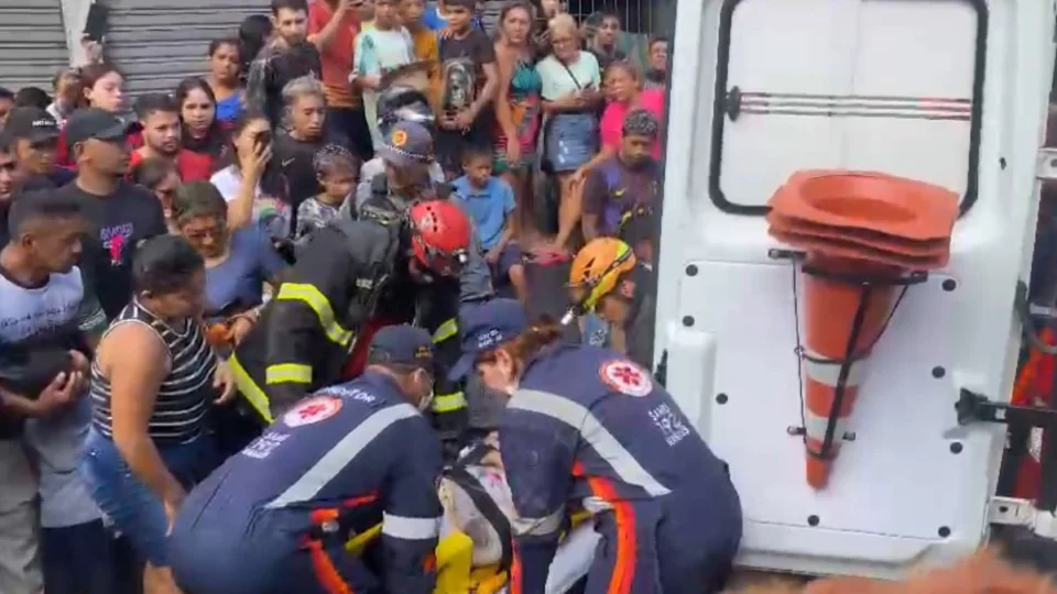 Acidente grave entre ônibus e moto deixa motociclista morto e mulher ferida em Manaus