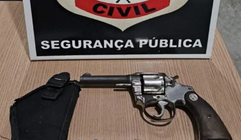 Jovem é preso em flagrante por porte ilegal de arma de fogo, mas é liberado após pagar fiança no TO