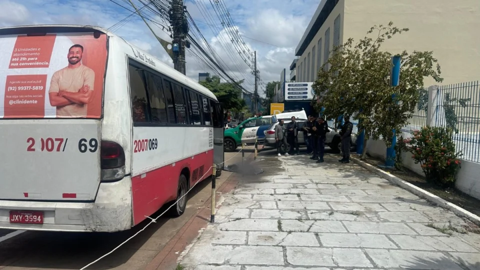 Pedestre morre atropelado por micro-ônibus desgovernado em Manaus