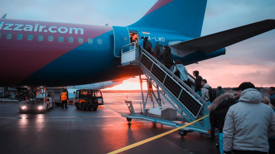 Avião com deportados dos EUA faz pouso em Manaus após problemas técnicos