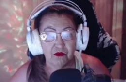 Avó gamer conquista as redes aos 71 anos: “Melhor do que eu”