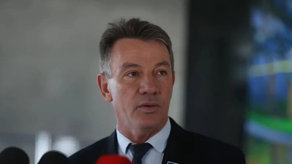 Denarium volta atrás e cancela 4,1 mil exonerações do ‘decretão’